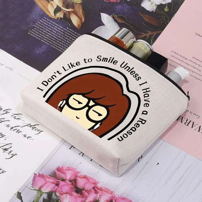 A <a Style="Display:inline;" Href="Https://Www.amazon.com/Cmnim-Merchandise-Makeup-Unless-Reason/Dp/B0ccn6mj41?crid=14lqpmws400ij&dib=eyj2ijoimsj9.xumfce8vov-Ckfdcg3tdqok0t-Xkiqrva4jop4dl0_rrbsta09y5a0u2mrmdmicwkzjsi5eansjwxdz-Byhd7yacrklaltjh3dwz0_swdr7jhgsza1zib9or4bjn85sfvcobq4i9l6sxhx3ngfq1o-Hyjs_ewnupddxnjkp7xoa6-Hcluoqkqlrrfxlhc4fch79rvi7o7efjwkb6v7y_dmk8uv6266buhep85plxzsajcegfy65cv0nzbhq-8lkct3z6ovzeyvmwbrbhpyzmfhvw9cyi_dumzn5n_jujrvti2o0rk9cmd2--Yfokqvcgriiq41qt8y8qiiwexlp5ldty9wwdrtytcasbxnqfvw8zefc7gaxdpttxq3kuwc4jfwhusivhkd24n-UV3fttugzkncpg9btqzmngb11pj50yy2a_nqcgikny-Y-Ys-Ri.bre3ruler6qmfopwreukqjmdt3jllotdhraoeudqyd8&dib_tag=se&keywords=daria%2bmtv&qid=1741605841&sprefix=daria%2caps%2c262&sr=8-9&th=1&linkcode=ll1&tag=bprooster-20&linkid=654a2b9c7ad15eb579f8d965613a3659&language=en_us&ref_=as_li_ss_tl" Target="_blank"><span Style="Font: Inherit; Color: #d74b1f"> Daria Makeup Bag</Span> Serves Peak Teenage Angst That Never Seem To Have Really Left Us