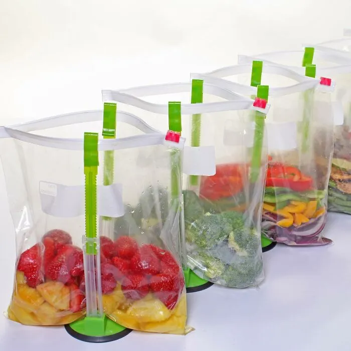 Single Handedly Conquer Your Meal Prep With These <a Style="Display:inline;" Href="Https://Www.amazon.com/Dp/B0049nqeko?ascsubtag=5184940%2c24%2c36%2cd%2c0%2c0%2cbf-Ssrch%2c900%3a2%3b974%3a1%3b1338%3a1%2c165571%2c0%2c0%2c0&btn_ref=srctok-Fd489326956ba3de&th=1&linkcode=ll1&tag=bparmadillo-20&linkid=5f9959e903688b347b97b21cf270396b&language=en_us&ref_=as_li_ss_tl" Target="_blank"><span Style="Font: Inherit; Color: #d74b1f;"> Freezer Bag Stands </Span>