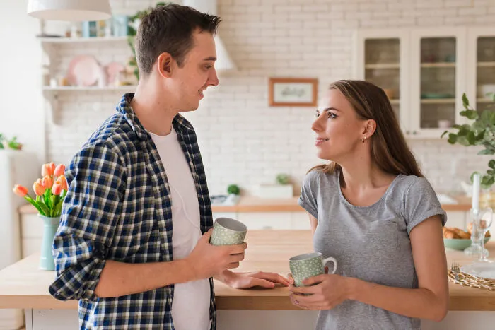 “Cheeks Sore From Laughing”: 30 Green Flags To Look For When Dating