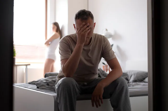 28 Types Of People Folks Have Dated That Felt Like Walking Through A Red Flag Factory