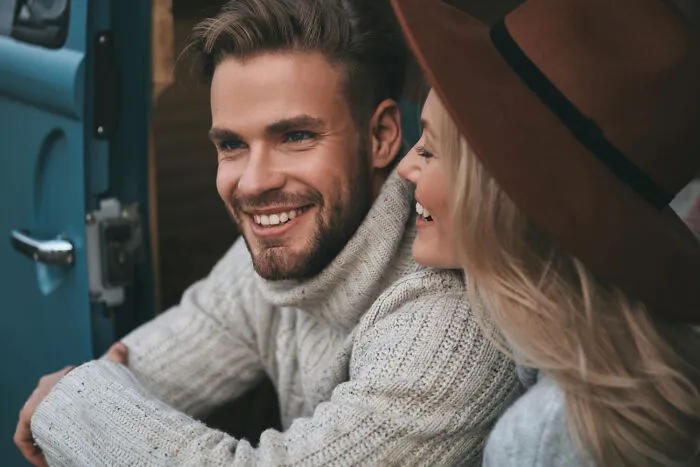 “Cheeks Sore From Laughing”: 30 Green Flags To Look For When Dating