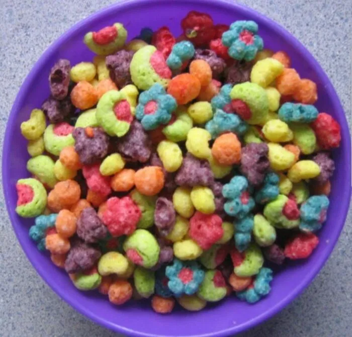 30 Nostalgic Discontinued Products From The Past That Folks Online Wish Could Make Glorious Comeback