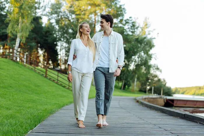 “Cheeks Sore From Laughing”: 30 Green Flags To Look For When Dating