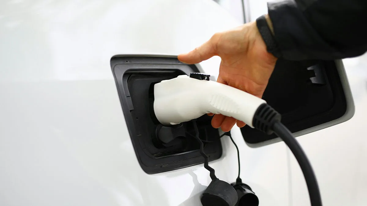 Woman Is Sick Of Jerk Tesla Owners, Makes Them Lose The Privilege Of Free Charging