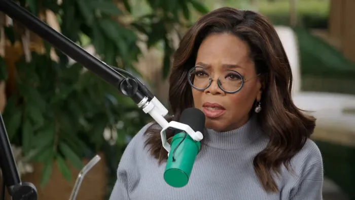 Celebrity Conspiracy Theories That These Folks Think Could Actually Be True (30 Examples)
