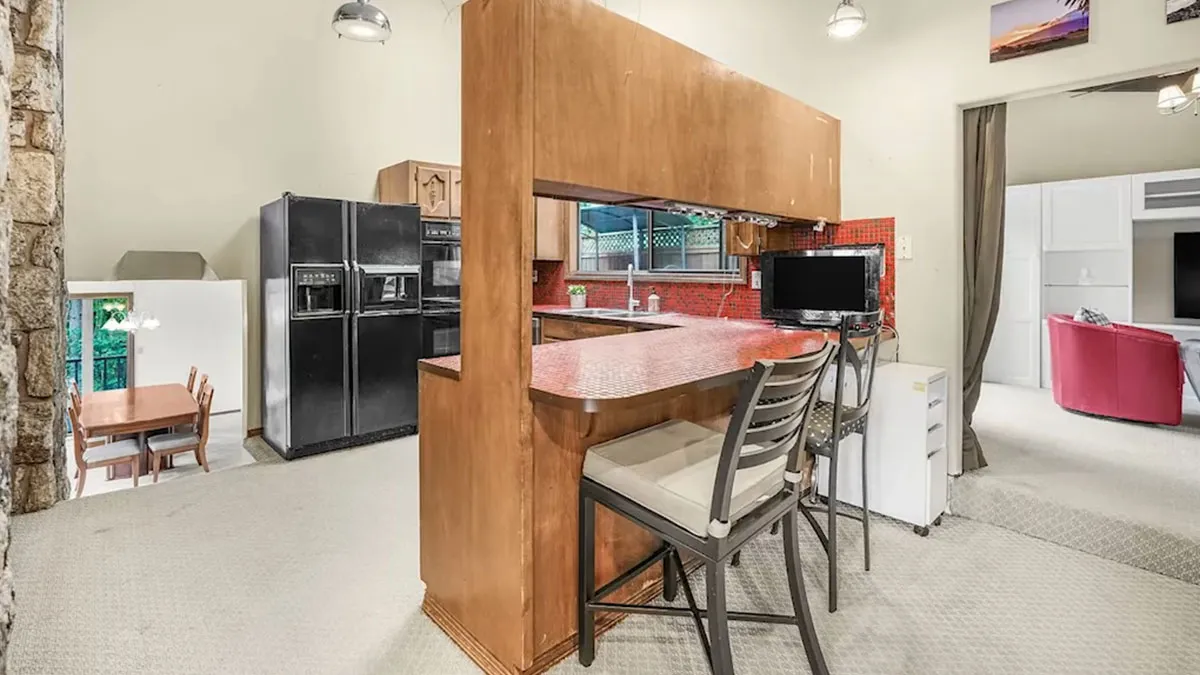 25 Ridiculous And Unhinged Properties People Are Selling On Zillow