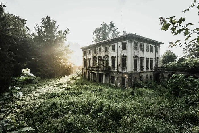 Italian Villa By Simon