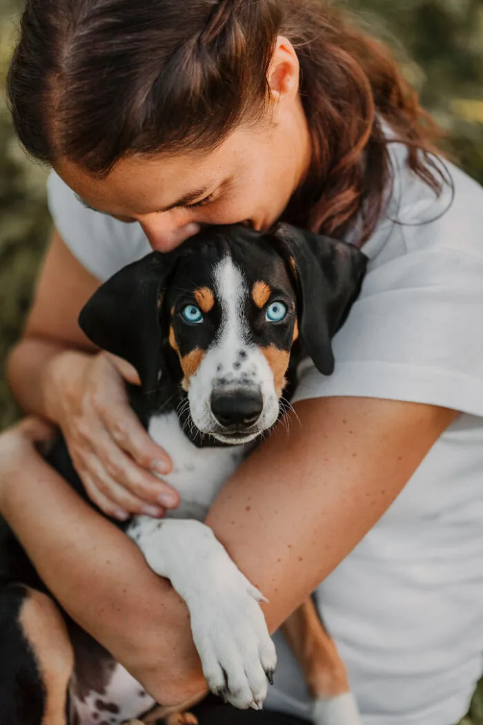 21 Heartwarming Photos Capturing The Special Bond Between Animals And Their Humans By Lea Styger