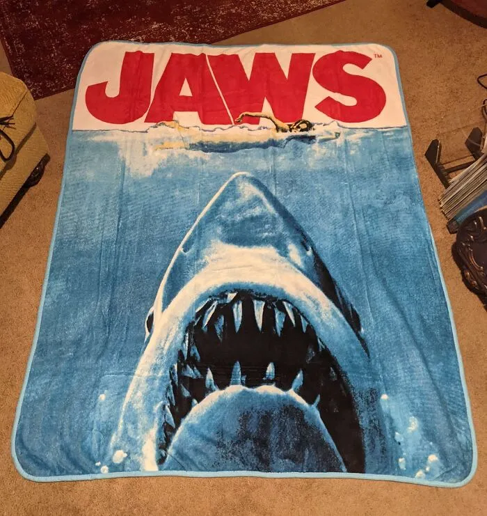You're Gonna Need A Bigger Blanket... So Snuggle Up With The <a Style="Display:inline;" Href="Https://Www.amazon.com/Dp/B0cd1dkf15?_encoding=utf8&psc=1&linkcode=ll1&tag=bpfrog-20&linkid=14c8cb9ffe1437c0adb07bcd5eb5ca15&language=en_us&ref_=as_li_ss_tl" Target="_blank"><span Style="Font: Inherit; Color: #d74b1f;"> Jaws Fleece Throw Blanket </Span>, Where The Great White Shark Of Amity Island Brings A Fin-Tastic Touch Of Terror To Your Cozy Movie Nights