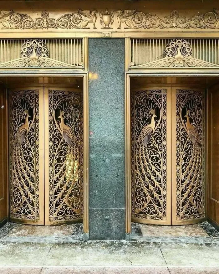 The Art Deco Doors At The C.d. Peacock Jewelry Store In Chicago, Illinois, Completed In 1925