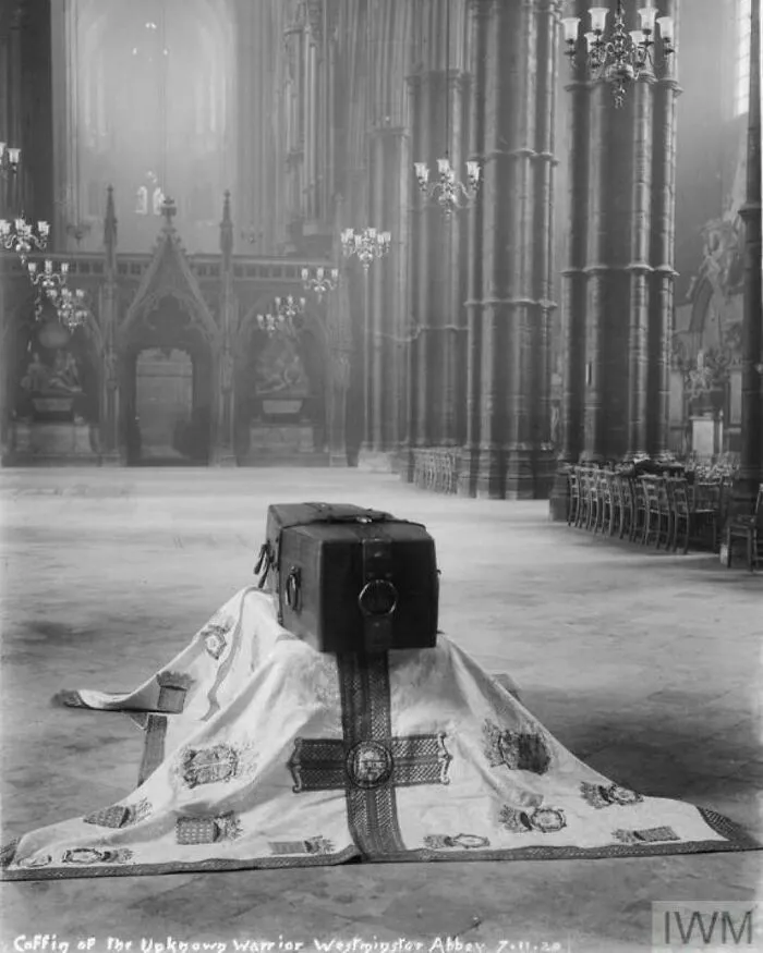 “They Buried Him Among The Kings Because He Had Done Good Toward God And Toward His House.” The Coffin Of The Unknown Warrior Before His Internment In Westminster Abbey, A Memorial To All British And Commonwealth Troops K****d During Ww1 With No Known Grave. 11th November 1920