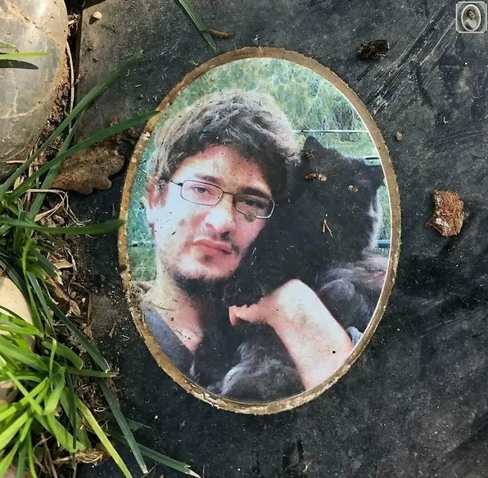 50 Haunting Portraits Found On Tombstones That Tell Stories Of Lives Once Lived