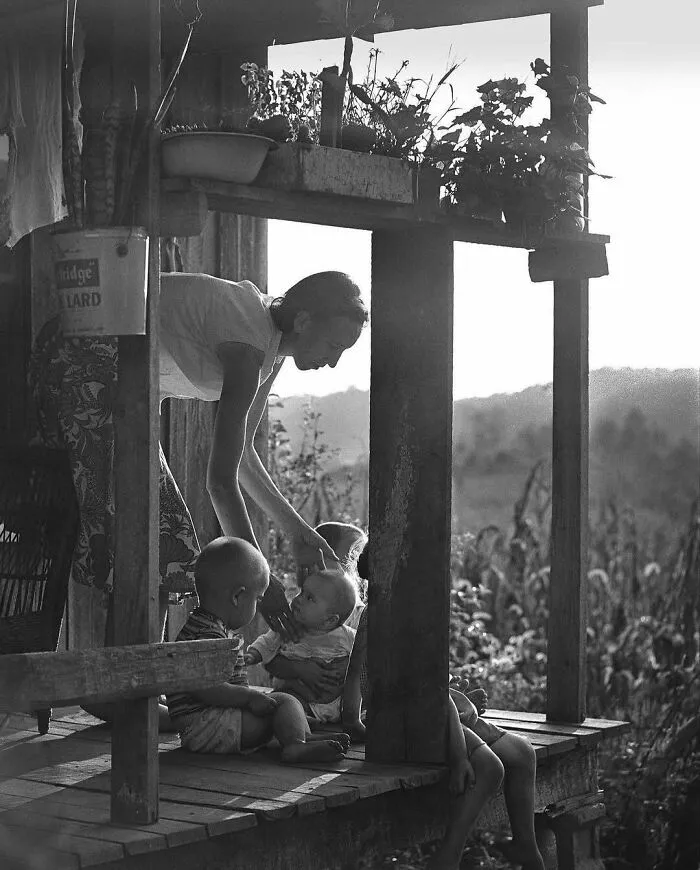 “Mother's Touch” Kentucky (1960). Photo By Warren Brunner