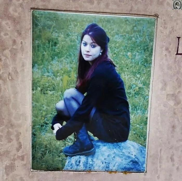 50 Haunting Portraits Found On Tombstones That Tell Stories Of Lives Once Lived