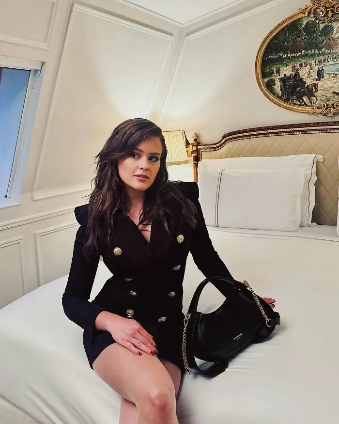 Ava Phillipe