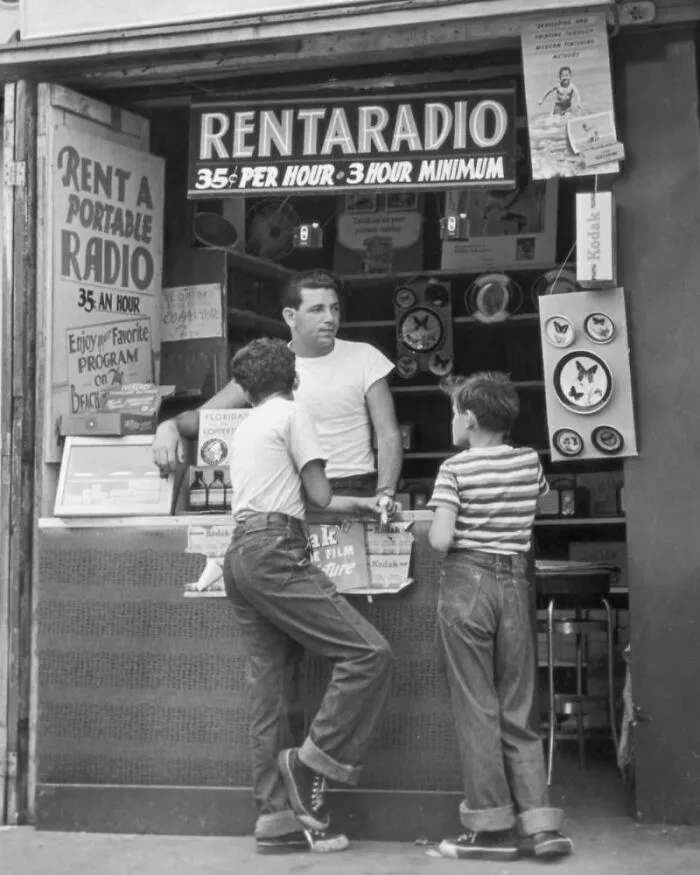 Los adolescentes estadounidenses se obsesionaron rápidamente con el rock and roll, para alarma de sus padres.