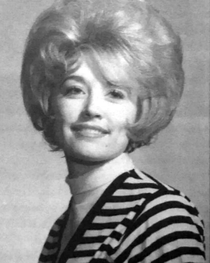 Rare Photos Of A Very Young And Beautiful Dolly Parton In The 1960s