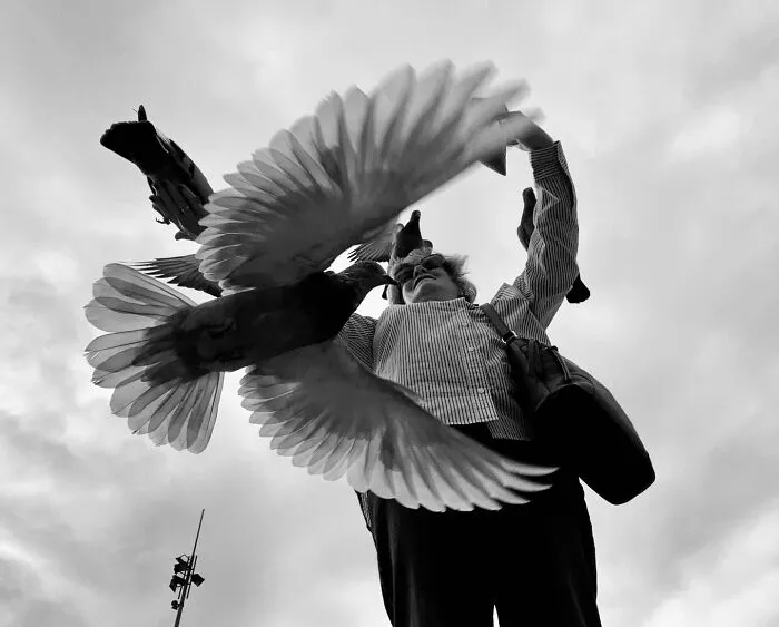 This Photographer Finds Just The Perfect Timing For Her B&W Photos, And Here's 30 Of Them