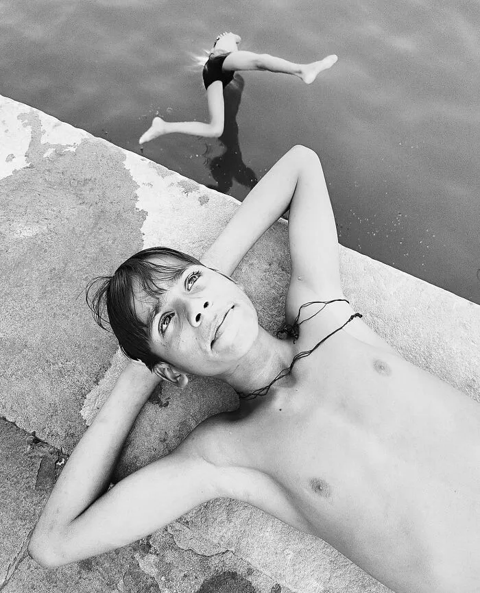 This Photographer Finds Just The Perfect Timing For Her B&W Photos, And Here's 30 Of Them