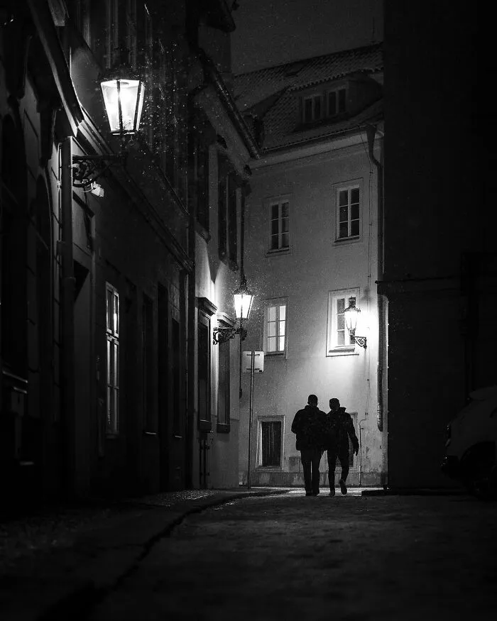 This Artist Captures Raw Energy Of Everyday Life In Black And White (30 Pics)