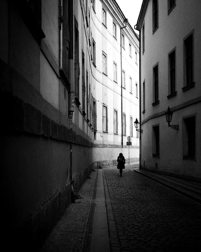 This Artist Captures Raw Energy Of Everyday Life In Black And White (30 Pics)