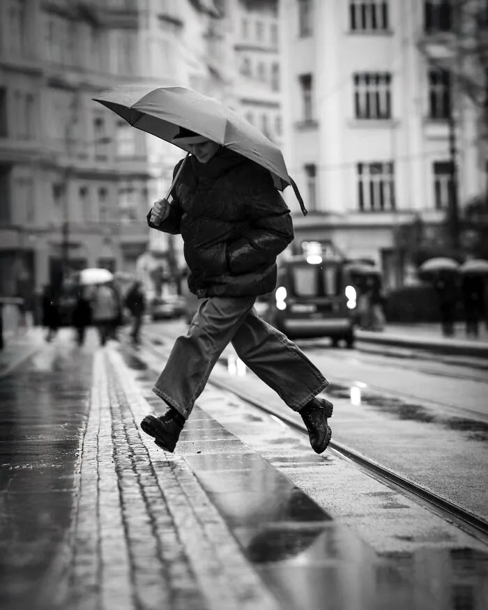 This Artist Captures Raw Energy Of Everyday Life In Black And White (30 Pics)