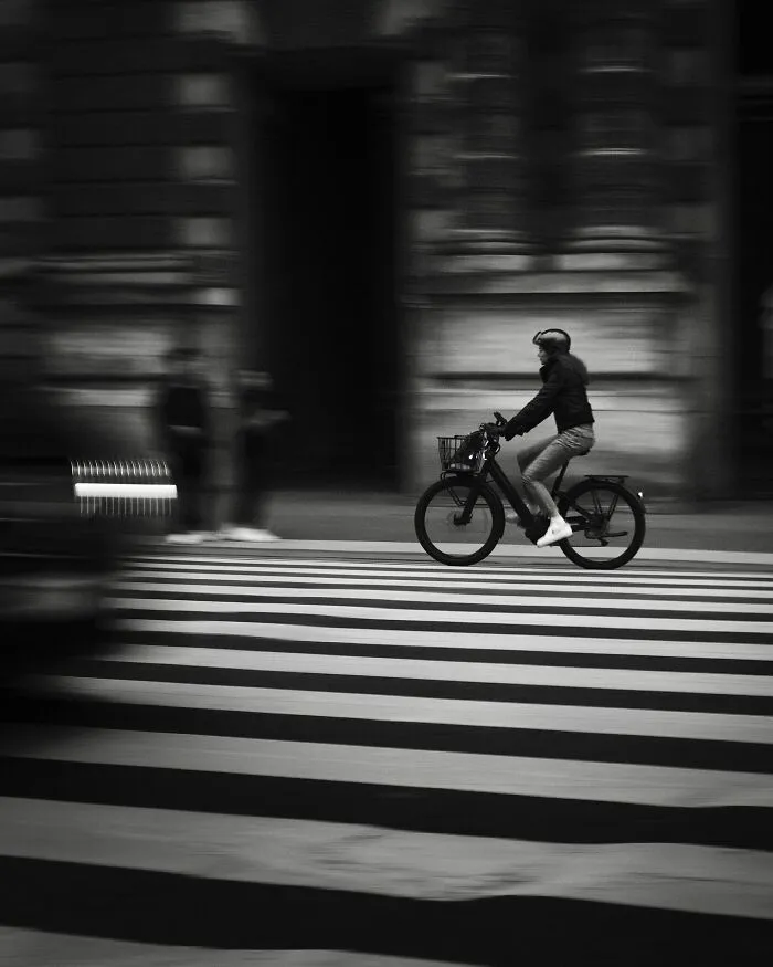 This Artist Captures Raw Energy Of Everyday Life In Black And White (30 Pics)