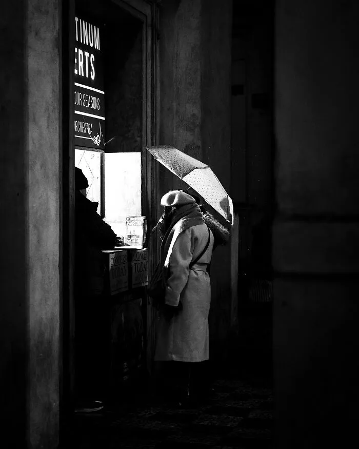 This Artist Captures Raw Energy Of Everyday Life In Black And White (30 Pics)