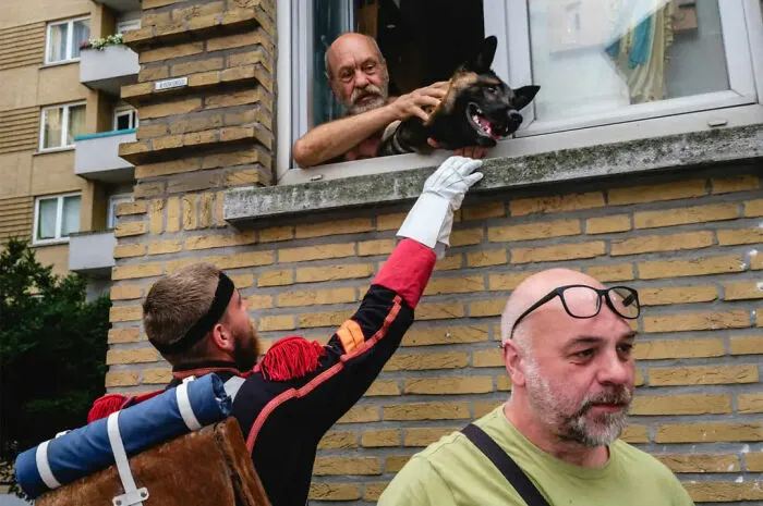 30 Candid And Unusual Moments In Life Captured By Jeffrey De Keyser (New Pics)