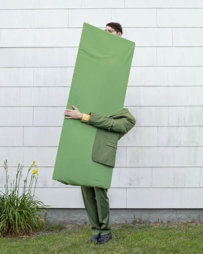 "My Neck Hurts", 2023