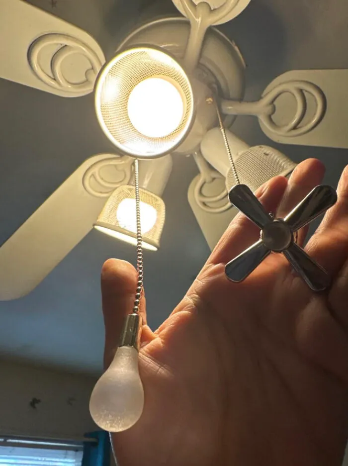 Tired Of Yanking The Wrong Chain? These <a Style="Display:inline;" Href="Https://Www.amazon.com/Ceiling-Diameter-Beaded-Inches-Connector%ef%bc%88nickel%ef%bc%89/Dp/B0956v8dsc?ie=utf8&th=1&linkcode=ll1&tag=bpdonkey-20&linkid=51df306e459289a24554c5a2c2d30f0c&language=en_us&ref_=as_li_ss_tl" Target="_blank"><span Style="Font:inherit;color:#d74b1f;"> Ceiling Fan Chain Toggles</Span> Are Changing That Forever