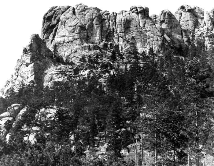 Así era el Monte Rushmore antes de que se esculpieran en él las cabezas presidenciales