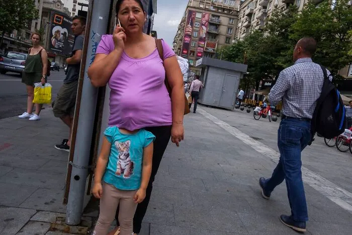 This Photographer Captured 40 Unexpectedly Funny Moments Spotted On The Streets