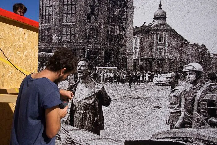 This Photographer Captured 40 Unexpectedly Funny Moments Spotted On The Streets