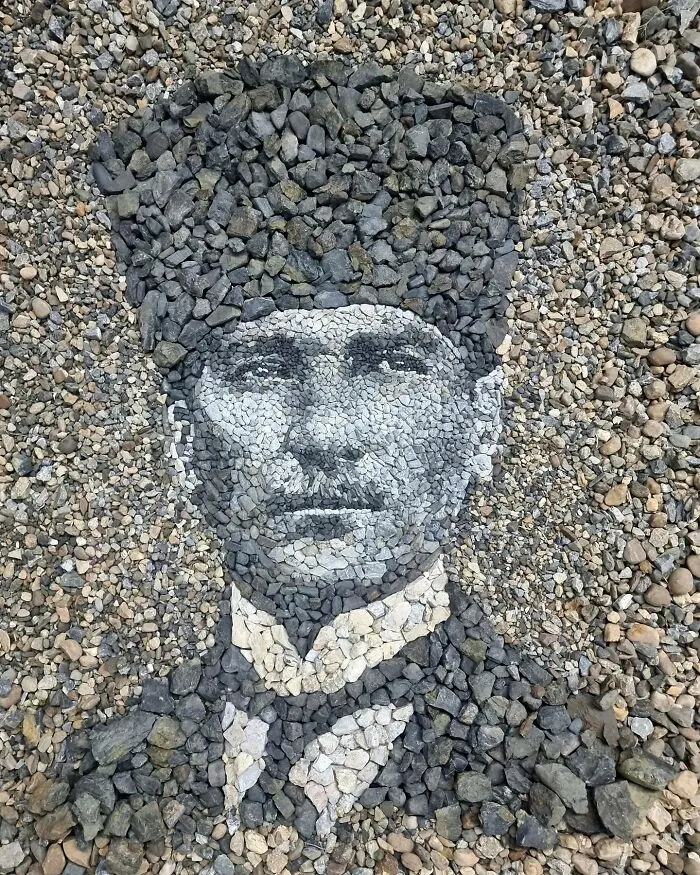British Artist Justin Bateman Creates Intricate Art Using Pebbles (40 New Pics)