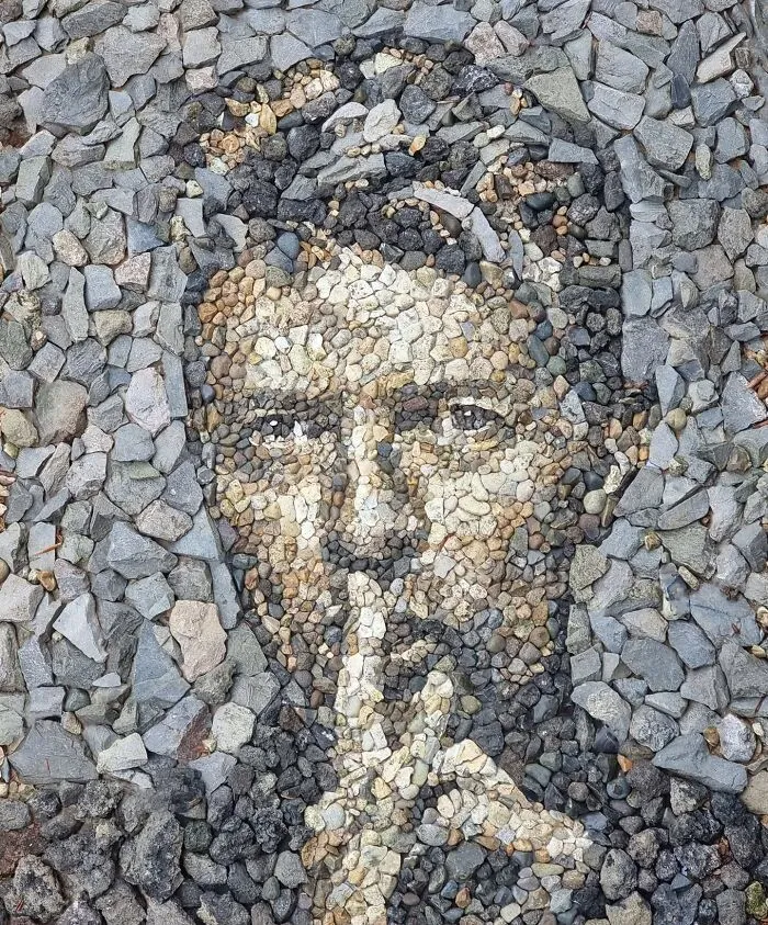 British Artist Justin Bateman Creates Intricate Art Using Pebbles (40 New Pics)
