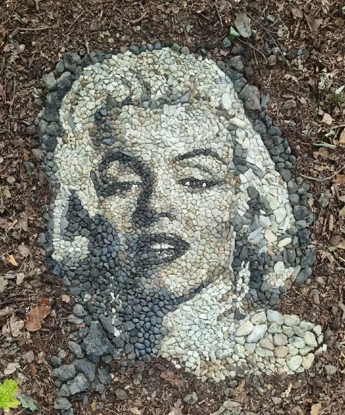 British Artist Justin Bateman Creates Intricate Art Using Pebbles (40 New Pics)