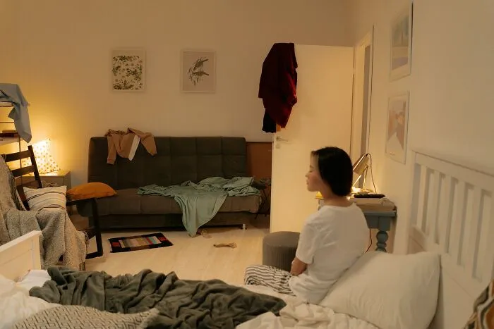 She's A 10, But Her Place Is A Complete Mess