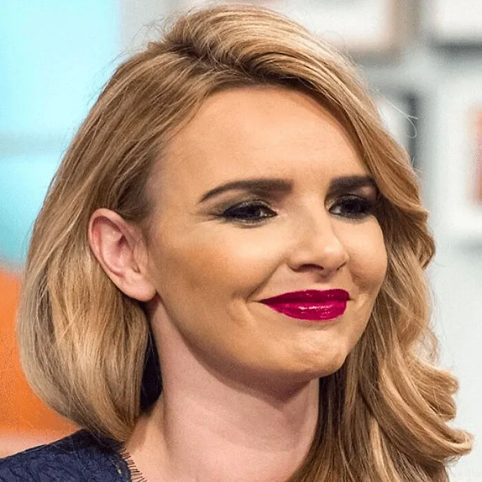 She's A 10, But Her Foundation Doesn’t Match Her Neck
