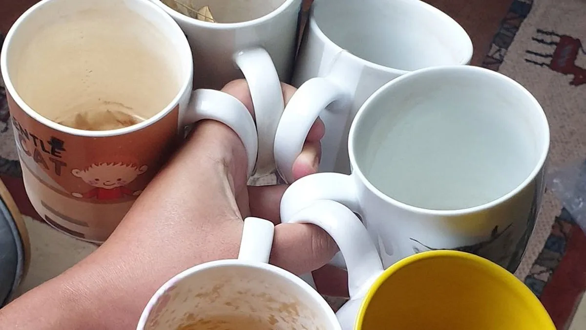 Secondhand Embarrassment: 100 Cringe-Worthy Moments That Still Haunt People