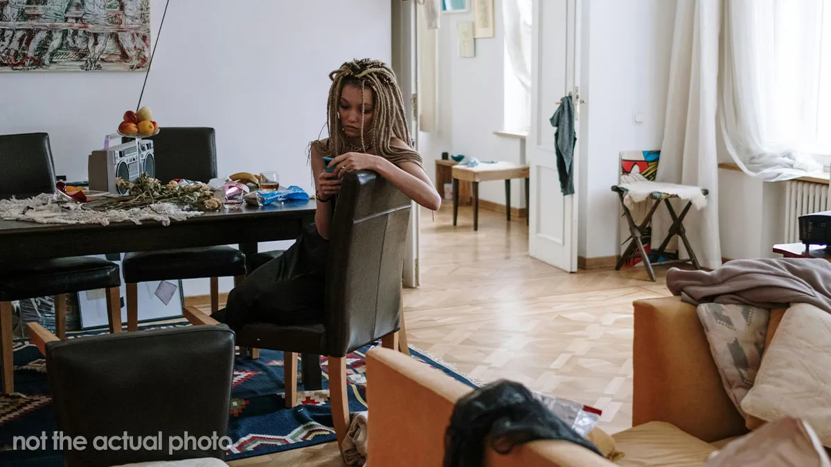 Woman Sick Of Always Cleaning Friend's Mess So Her Aunt Lets Them Stay Rent-Free, Finally Snaps