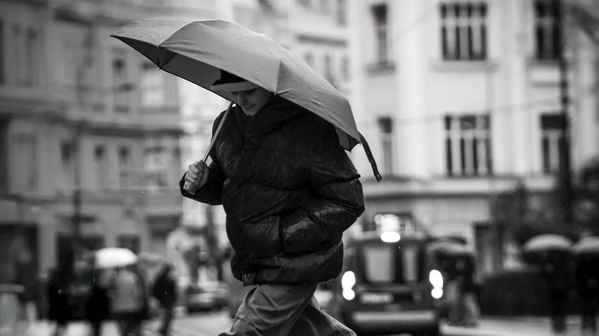This Artist Captures Raw Energy Of Everyday Life In Black And White (30 Pics)
