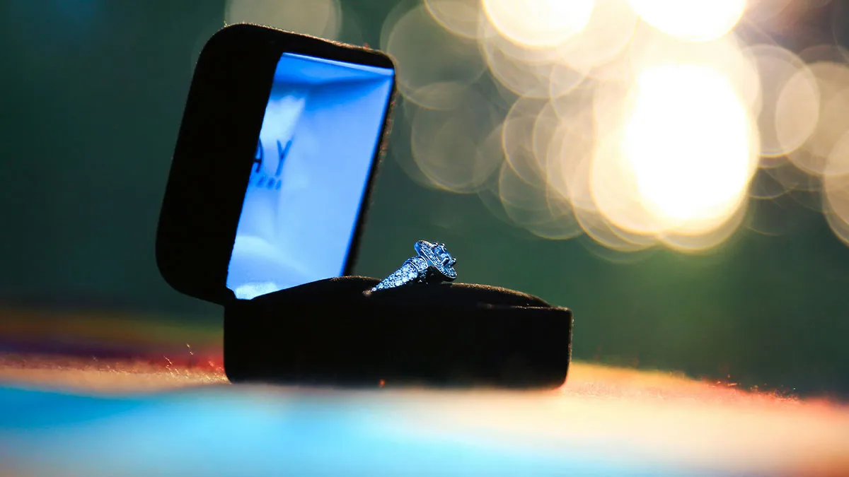 Woman Expects BF To Propose To Her During Friend’s Wedding, He Dumps Her Instead