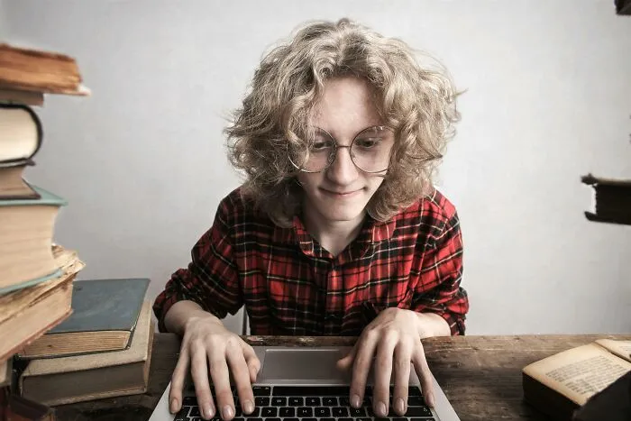 33 People Share What Prompted Others To Bully Them As Kids, And The Reasons Might Baffle You