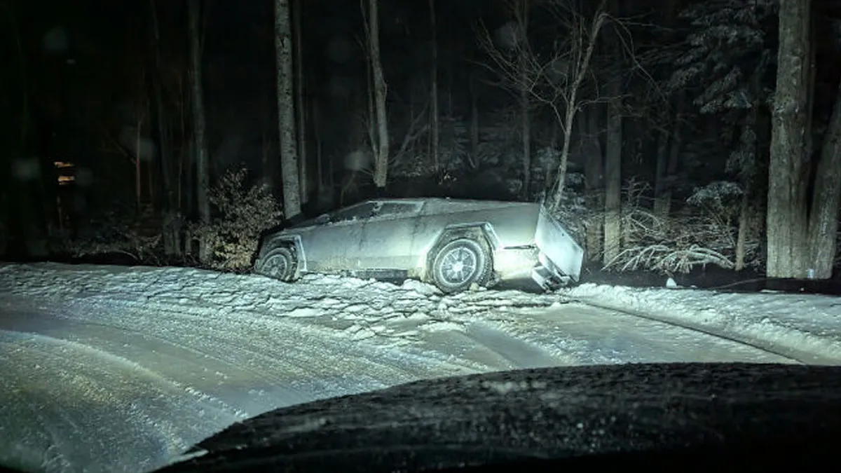 40 Pics That Show Why So Many People Think Cybertrucks Are A Total Disaster