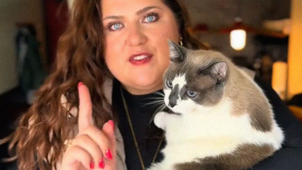 "Are You Serious?": Woman Is Told She Might Need To Get Off Plane Over Meowing Cat