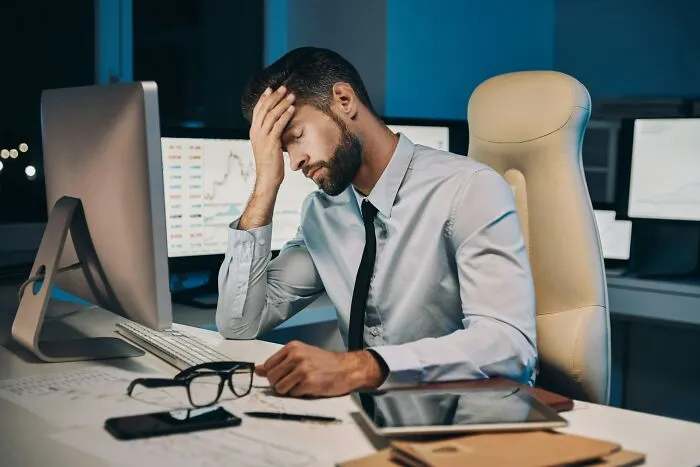 30 Absurd Bonuses That Made Employees Feel Undervalued At Work