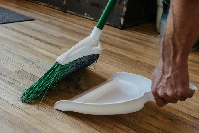 Person Seeks Help: "What Are Your Best House Cleaning Lifehacks?" And 30 Folks Online Deliver