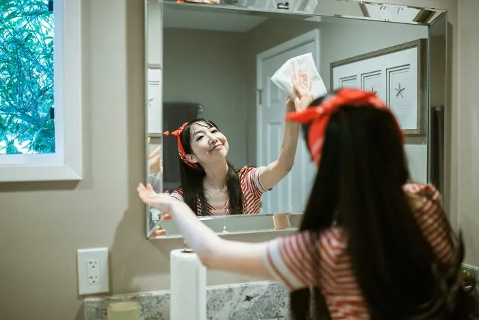 Person Seeks Help: "What Are Your Best House Cleaning Lifehacks?" And 30 Folks Online Deliver