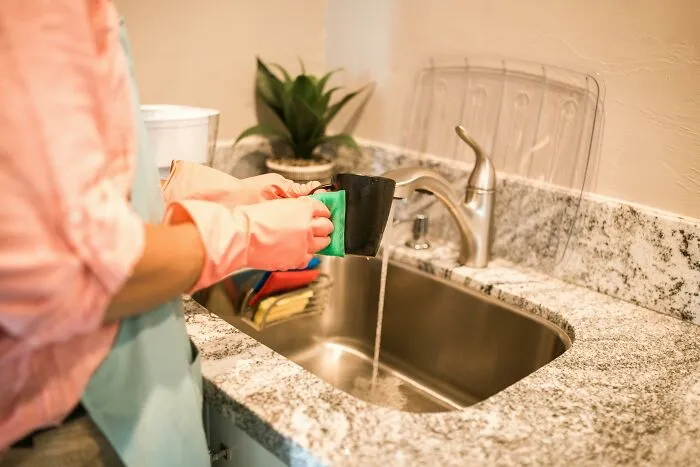 Person Seeks Help: "What Are Your Best House Cleaning Lifehacks?" And 30 Folks Online Deliver